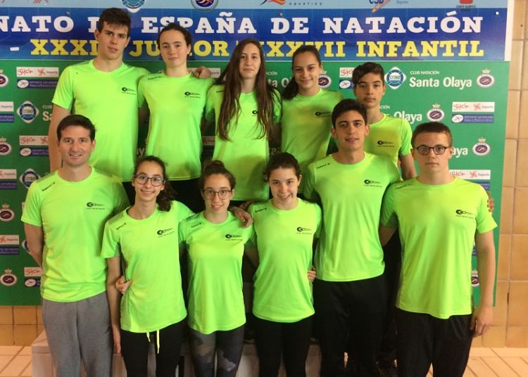 Nadadores del Club de Tenis Elche en el Campeonato de España infantil y junior de natación
