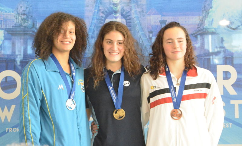 Rocío González-Espressati posa con la medalla de bronce en al absoluto joven de 2017
