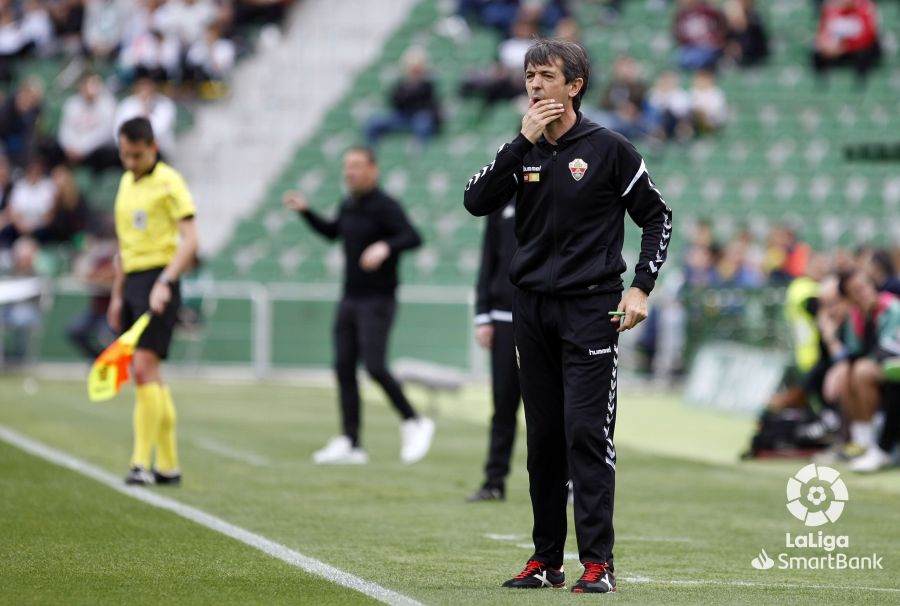 Pacheta dirige al Elche durante un partido en la temporada 19-20 / LFP