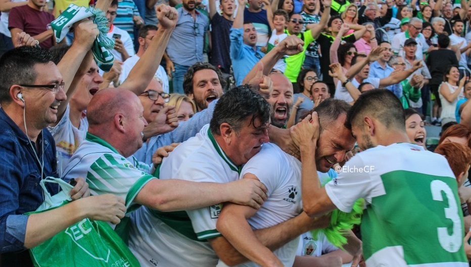 'Nino' celebra su segundo gol ante el Sporting B / Sonia Arcos - Elche CF 'Nino' celebra su segundo gol ante el Sporting B / Sonia Arcos - Elche CF
