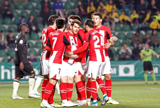 Los jugadores del Athletic celebran un gol ante el Intercity en el Martínez Valero / Marca.com