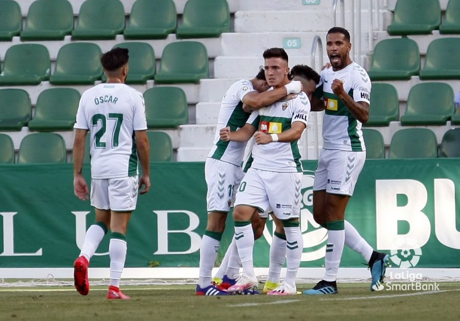 Los jugadores del Elche celebran un gol ante el Extremadura / LFP