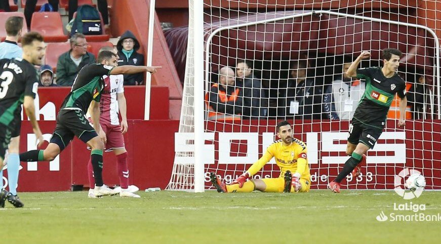 Los jugadores del Elche celebran un gol en Albacete / LFP
