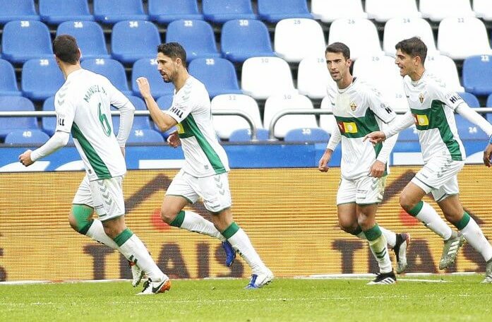 Los jugadores del Elche celebran un gol en Riazor / LFP