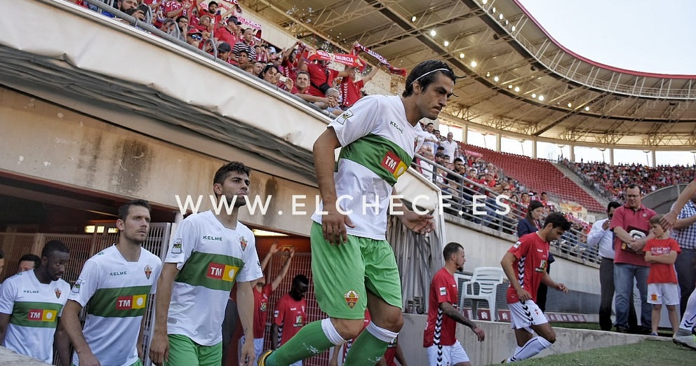 Los jugadores del Elche CF saltan a Nueva Condomina / Sonia Arcos - Elche CF Los jugadores del Elche CF saltan a Nueva Condomina / Sonia Arcos - Elche CF
