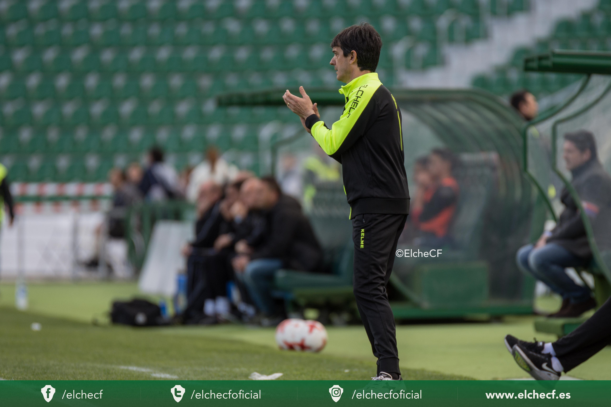 'Pacheta' da órdenes desde el banquillo / Sonia Arcos - Elche CF