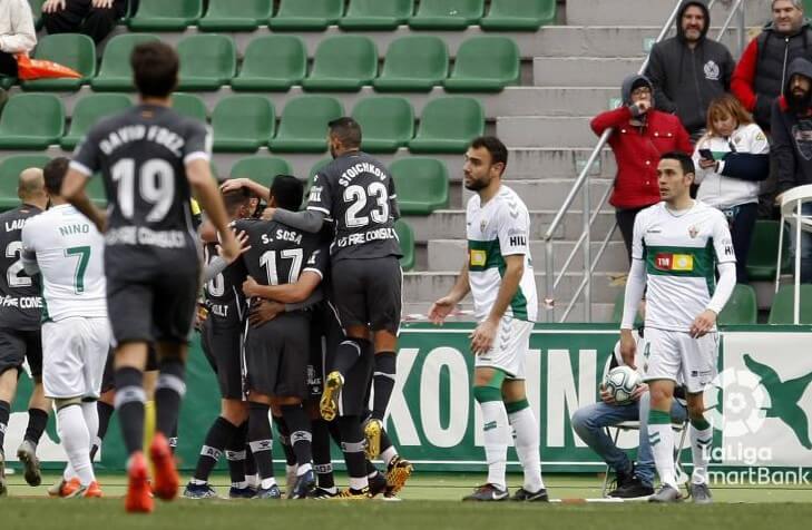 Los jugadores del Alcorcón celebran un gol en el Martínez Valero ante el Elche / LFP