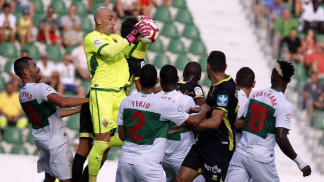 Partido entre Elche y Granada en el Martínez Valero / LFP