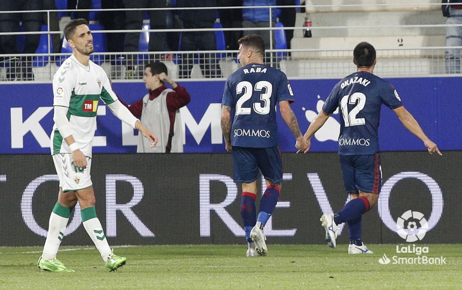 Los jugadores del Huesca celebran un gol ante el Elche / LFP
