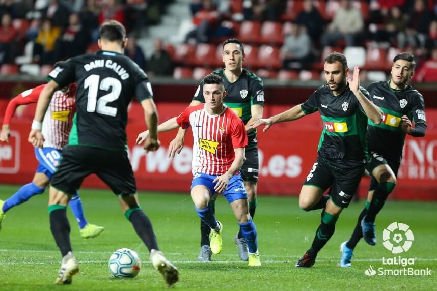 Partido entre Sporting y Elche en El Molinón / LFP