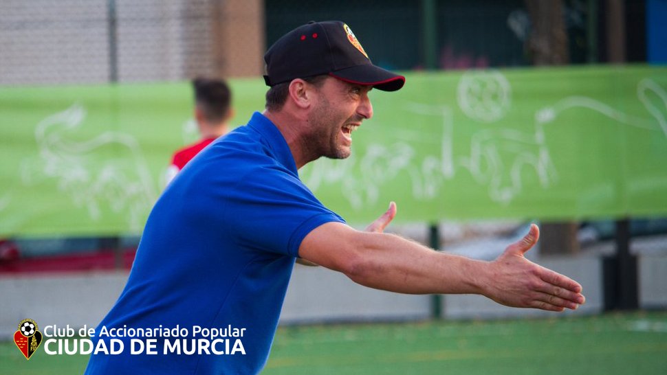 Kike Mateo dirige al CA Ciudad De Murcia durante un partido / CAP Ciudad de Murcia