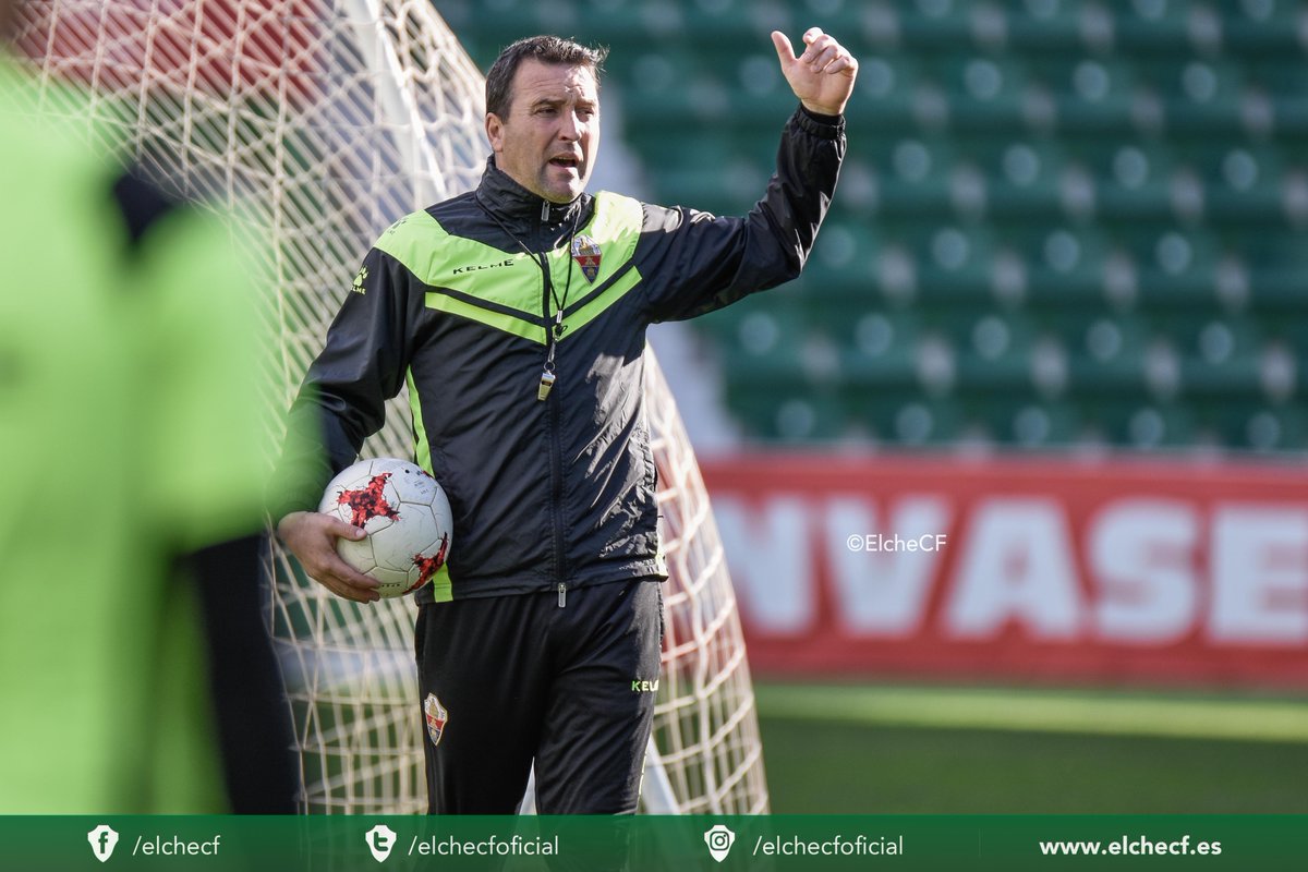 'Josico' dirige un entrenamiento / Sonia Arcos - Elche CF