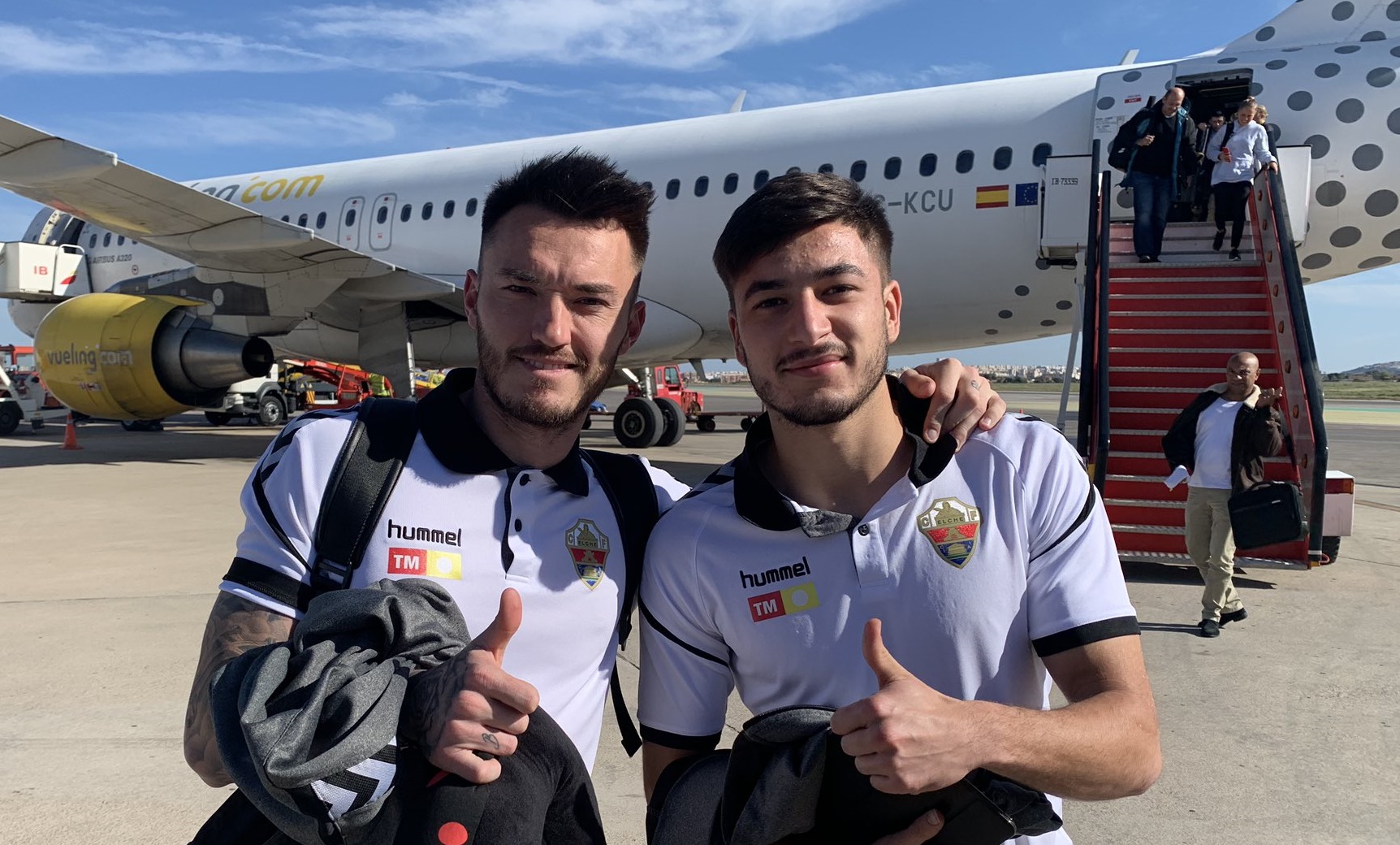 Josan Ferrández y Óscar Gil posan en su regreso a Elche / Elche CF