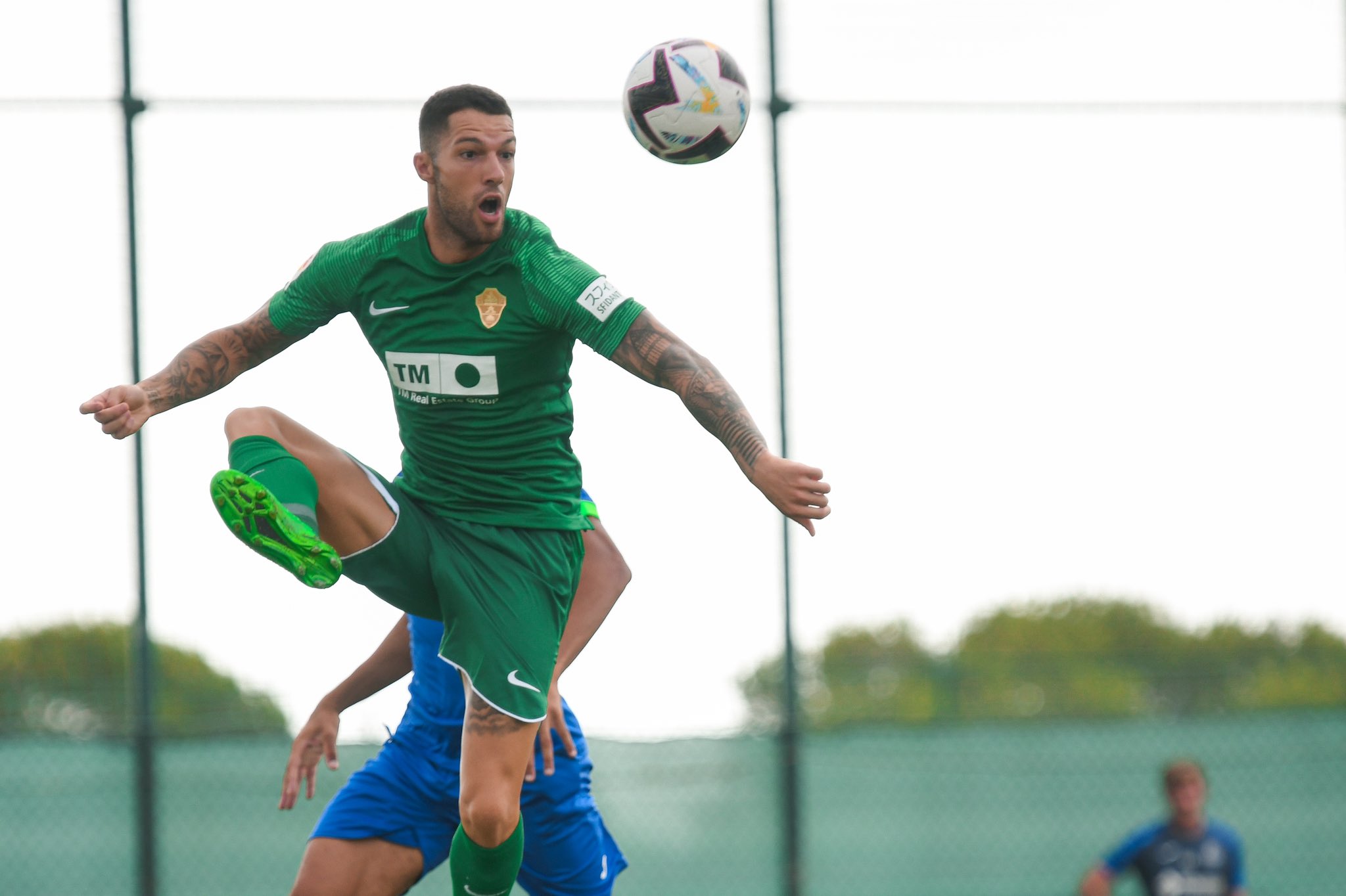 Tete Morente controla un balón ante el Getafe CF / Sonia Arcos - Elche CF Tete Morente controla un balón ante el Getafe CF / Sonia Arcos - Elche CF