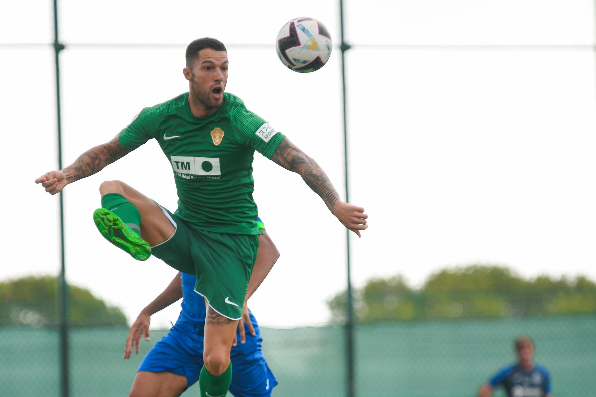 Tete Morente controla un balón ante el Getafe CF / Sonia Arcos - Elche CF