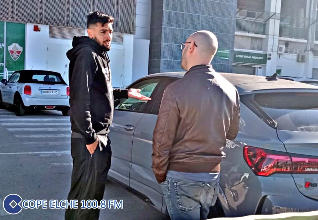 Javier Pastore abandona esta mañana del estadio Martínez Valero tras recoger sus pertenencias / COPE Elche (100.8 FM)