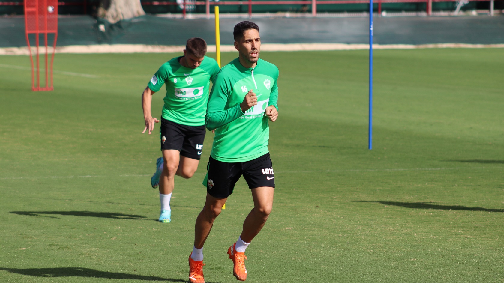 Fidel se ejercita durante un entrenamiento del Elche CF  / Luismi Mora (COPE Elche 100.8 FM)