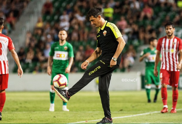 El entrenador del Elche Pacheta durante el Trofeo Festa d'Elx de 2018 / Sonia Arcos - Elche C.F.