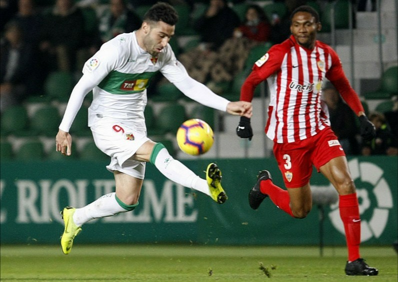 El jugador del Elche Benja durante un partido ante el Almería / LFP