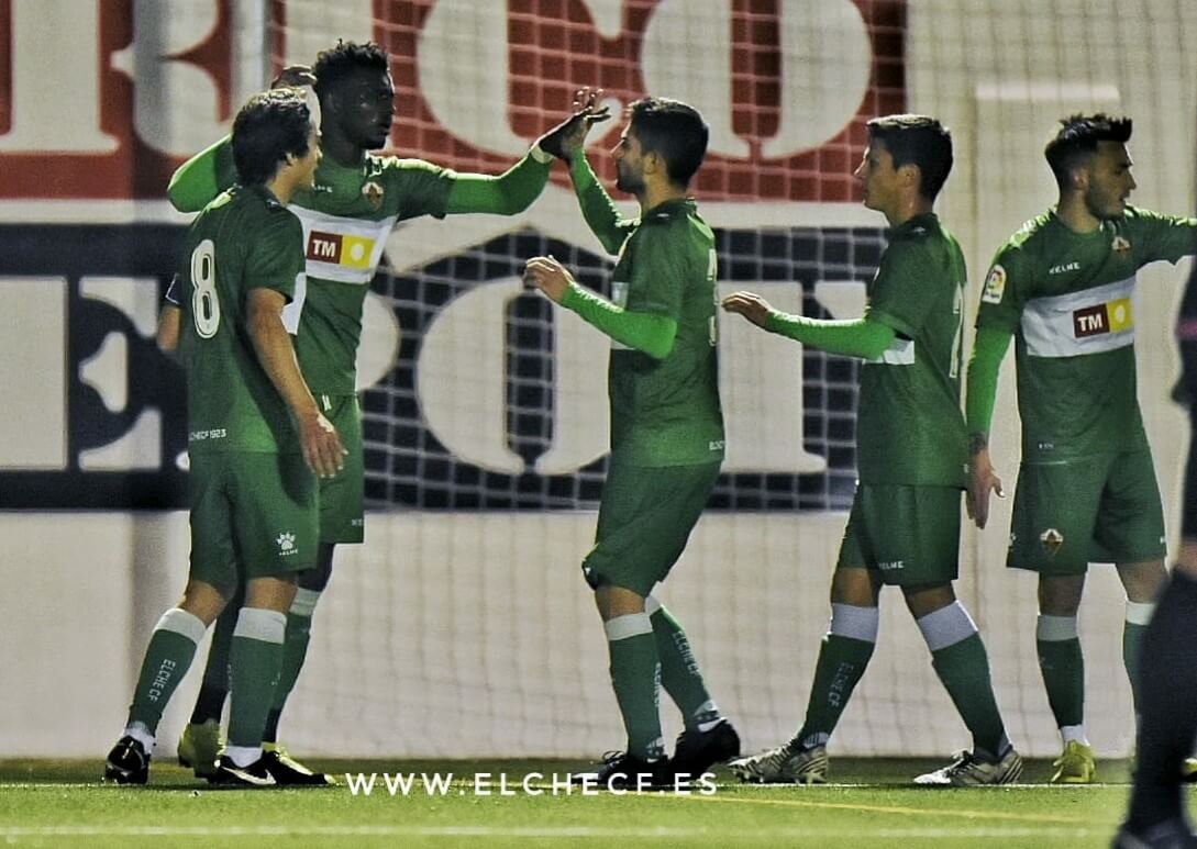 Los jugadores del Elche celebran un gol en Crevillente / Sonia Arcos - Elche CF