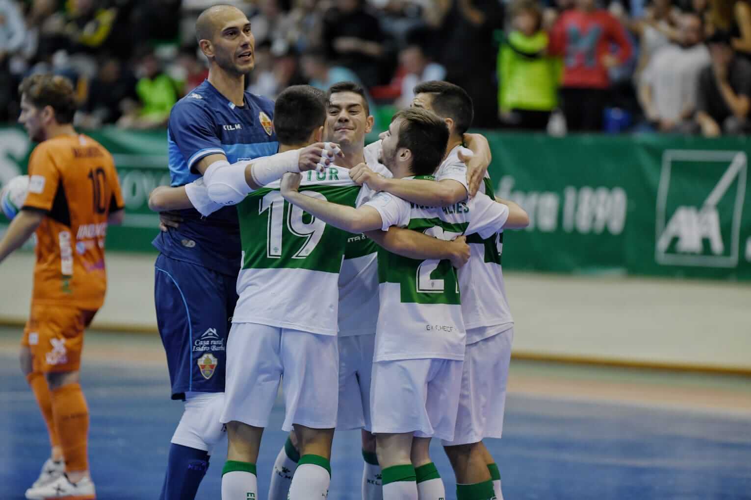 Los jugadores del Elche Sala celebran la victoria / Elche CF Sala