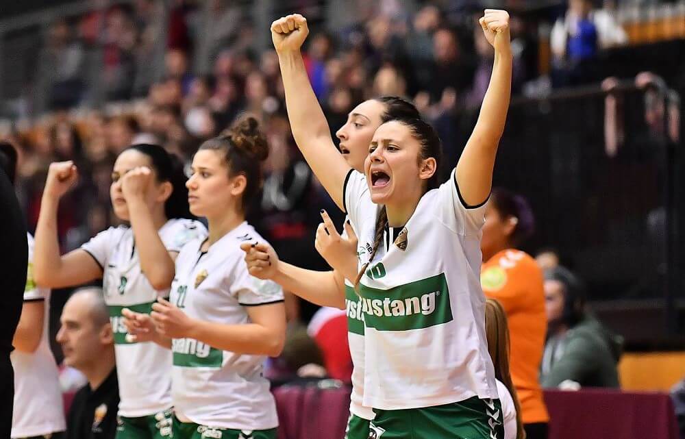 Las jugadoras del Mustang celebran una acción ante el Zuazo / Liga Guerreras Iberdrola Las jugadoras del Mustang celebran una acción ante el Zuazo / Liga Guerreras Iberdrola