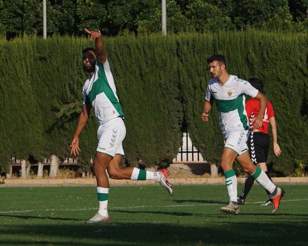 El futbolista del Elche Ilicitano, Mourad, celebra un gol ante el Jove Español / Elche C.F.