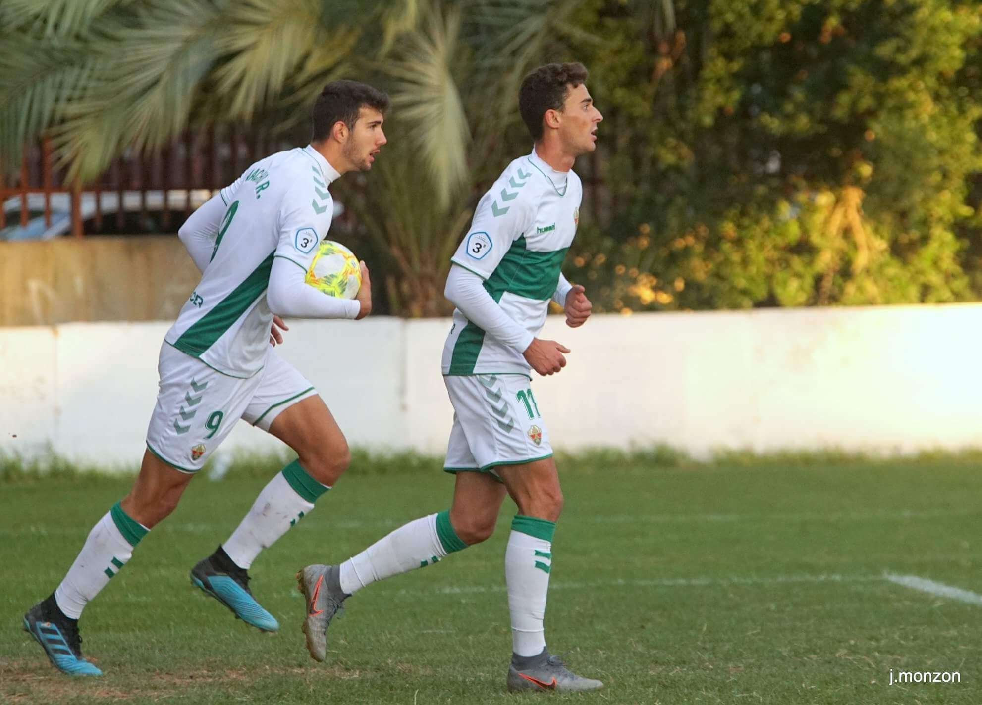 Los jugadores del Elche Ilicitano, durante un partido en la temporada 19-20 / LFP