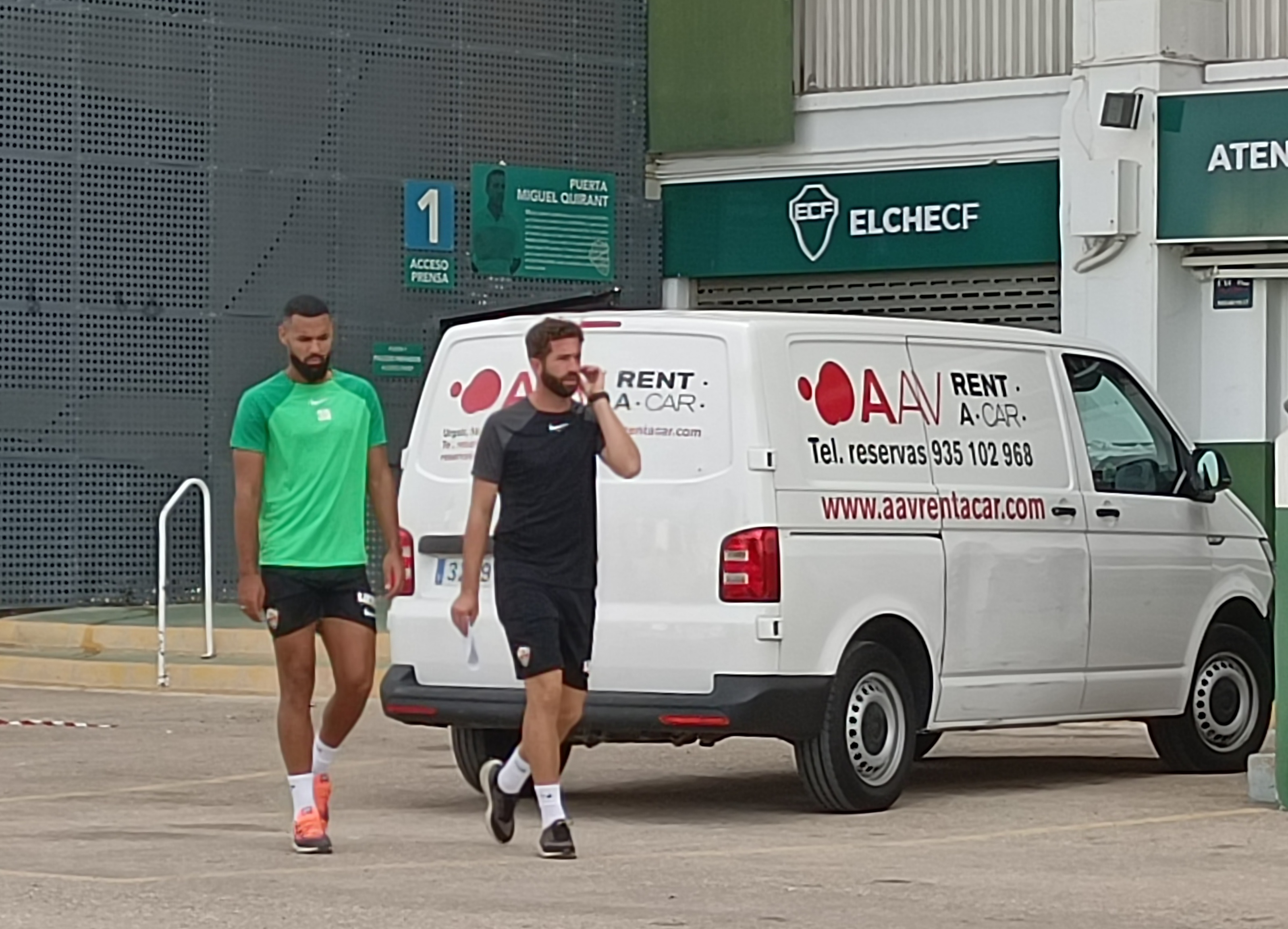 Mourad, antes de la sesión de entrenamiento del filial, esta mañana / COPE Elche