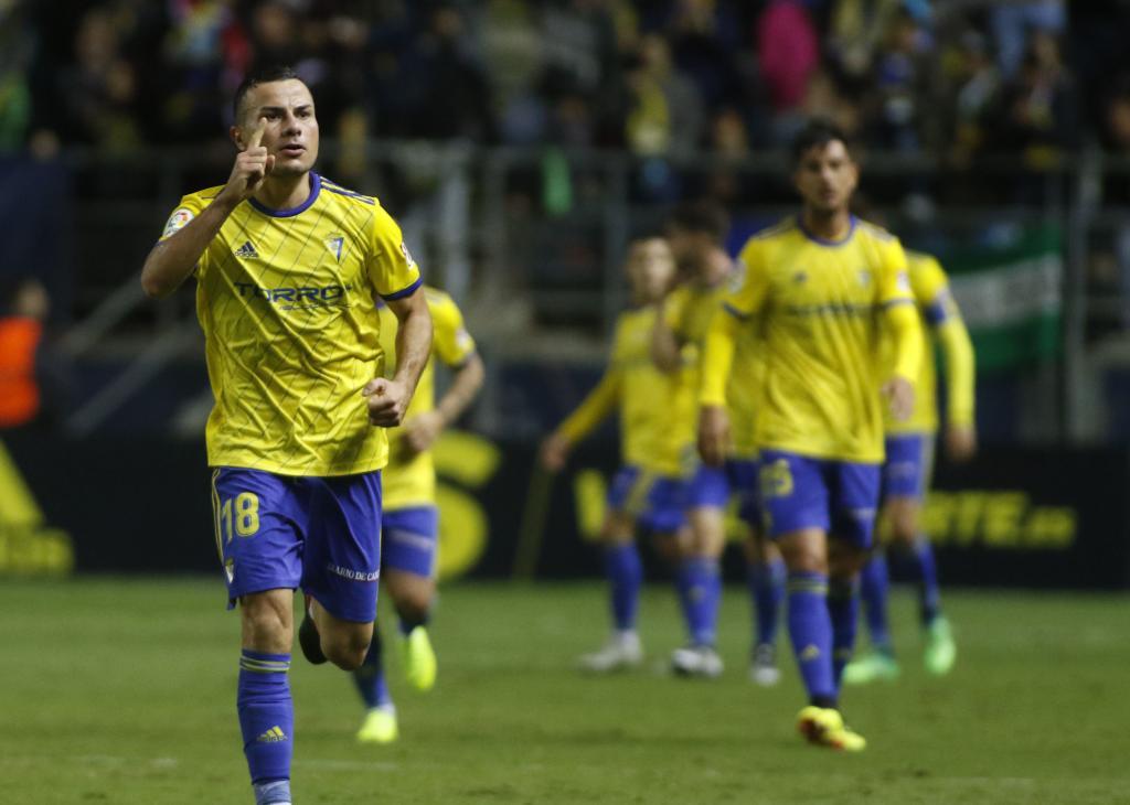 Karim Azamoum durante un partido con el Cádiz / Marca.com