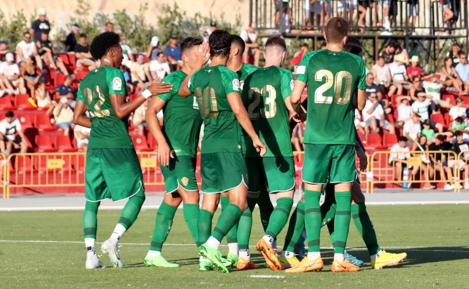 Los jugadores del Elche celebran un gol en La Nucía / Sonia Arcos - Elche CF Oficial