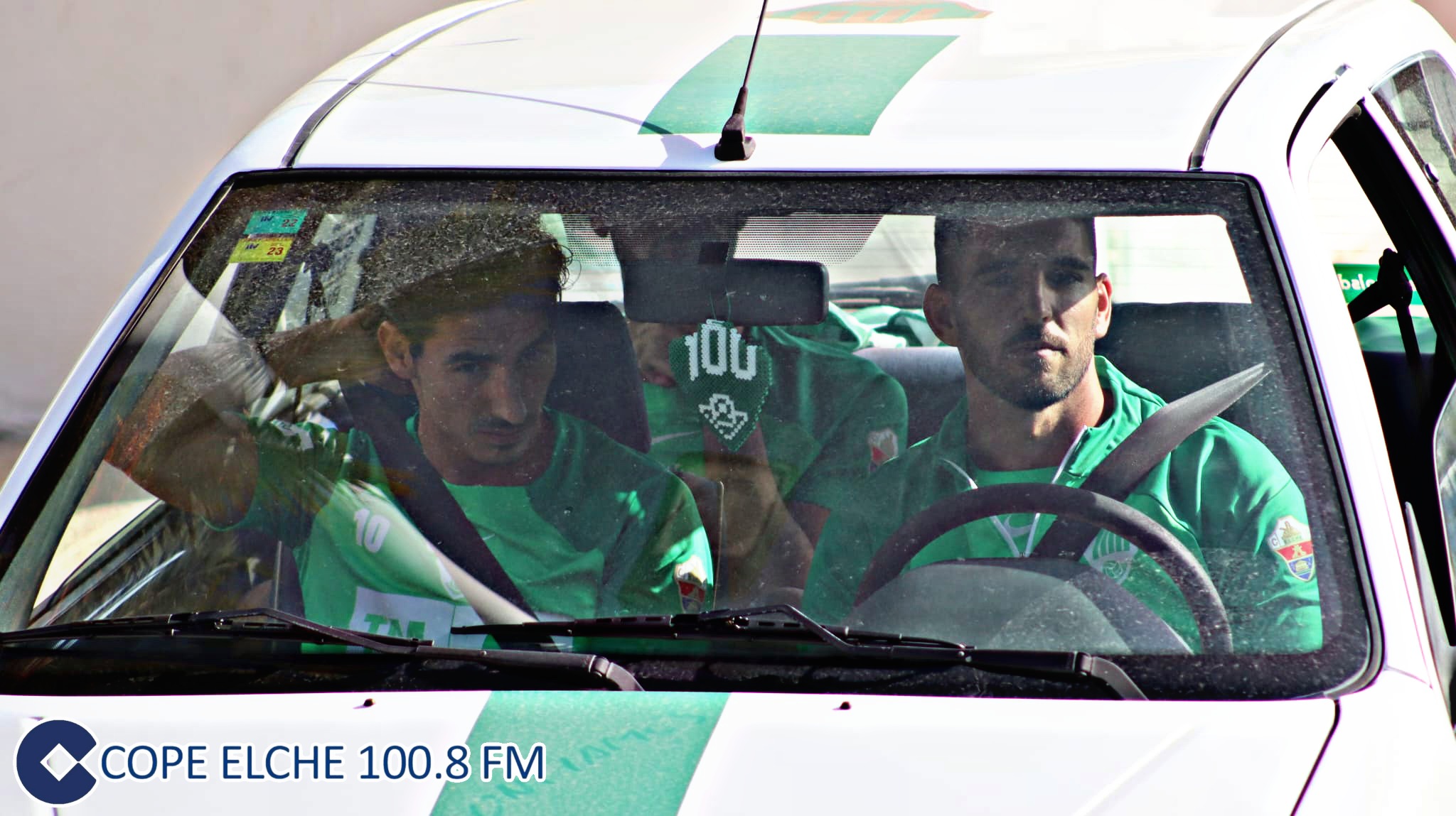 Pere Milla llega al Diego Quiles junto con Pedro Bigas y Javier Pastore / Luismi Mora (COPE Elche 100.8 FM)