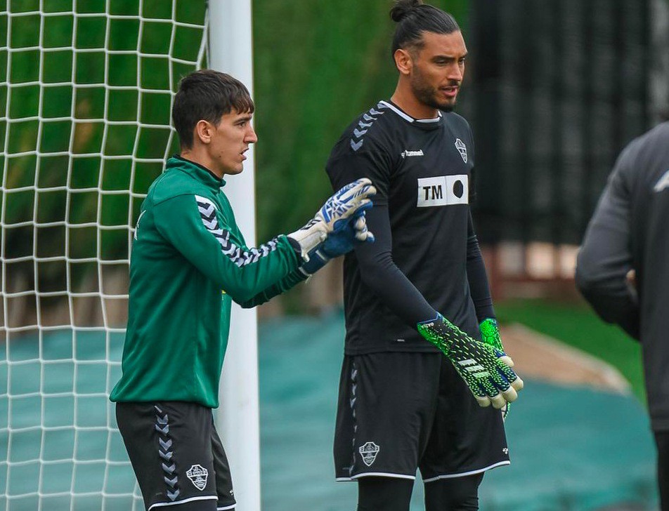 Edgar Badía y Paulo Gazzaniga, durante una sesión de entrenamiento / Elche CF