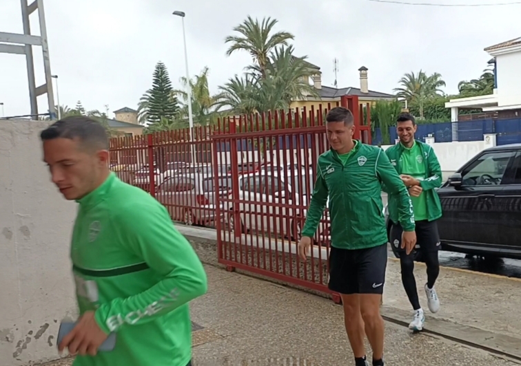 Guido Carrillo llega al Díez Iborra acompañado por Marcone y Pastore / COPE Elche 100.8 FM