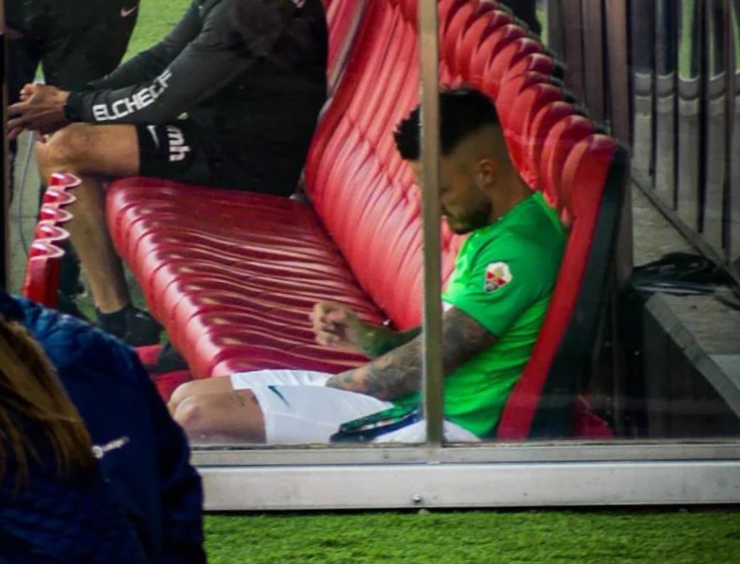 Josan, en el banquillo de Montilivi durante el partido del Elche CF / Instagram Josan Ferrández