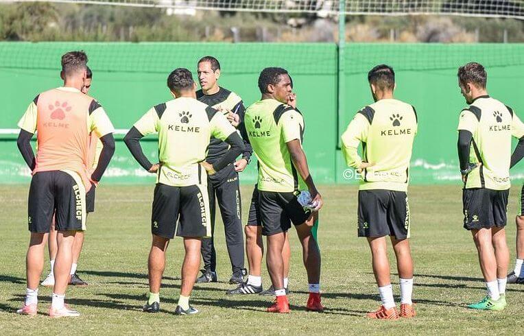 Acciari dirige el entrenamiento del primer equipo del Elche / Sonia Arcos - Elche C.F. Oficial