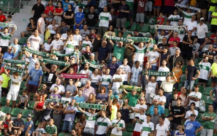 Aficionados del Elche ante el Granada / LFP