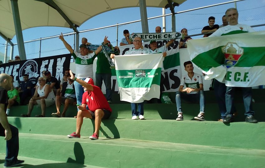 Aficionados del Elche en Santa Eulalia / Elchedirecto.com