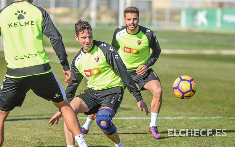 Edu Albacar y Pelayo durante un entrenamiento con el Elche en febrero de 2017