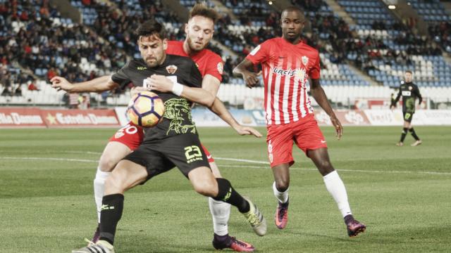 Albert Dorca durante el partido Almería-Elche / LFP