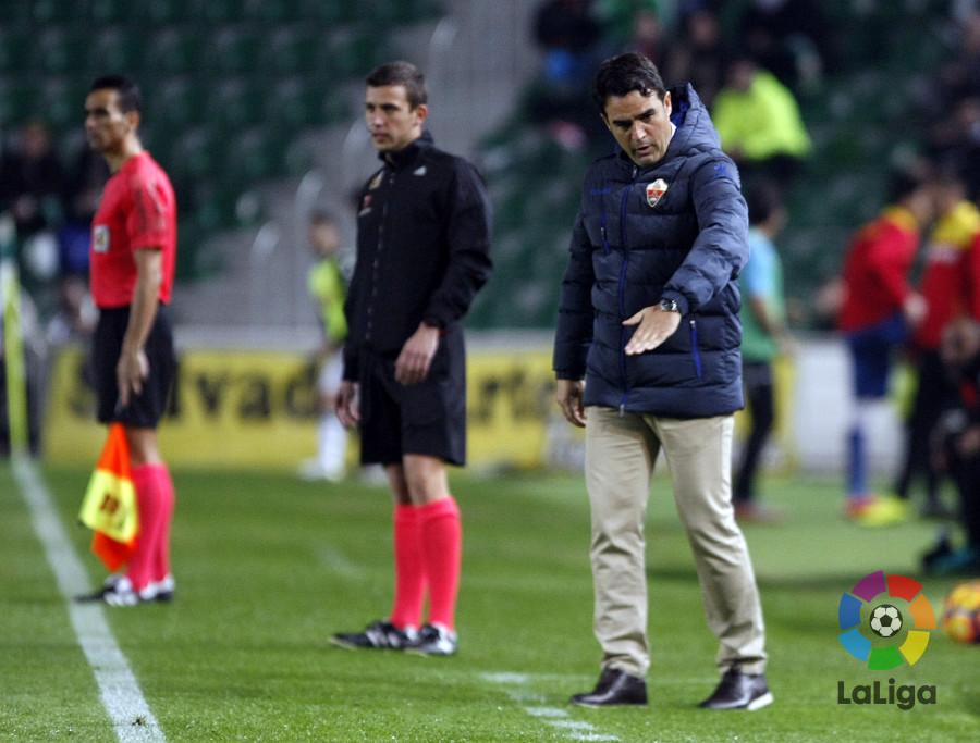 Alberto Toril dirige a su equipo ante el Getafe / LFP