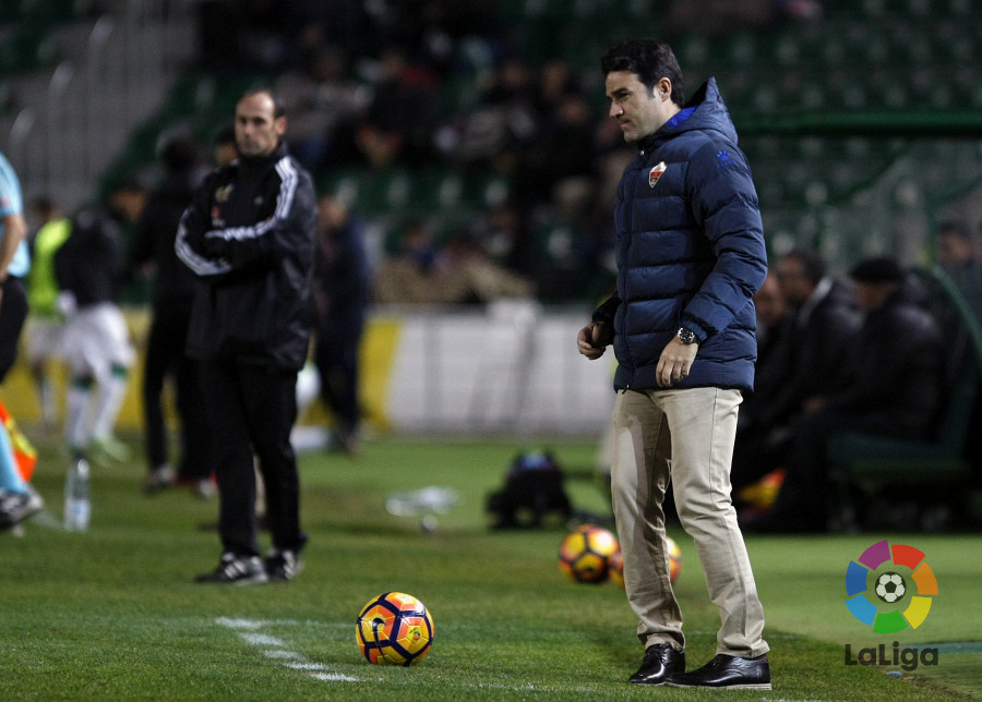 Alberto Toril dirige al Elche ante el Girona / LFP