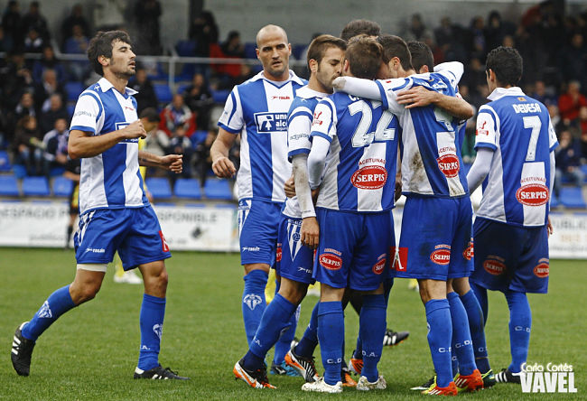Los jugadores del Alcoyano celebran un gol en la temporada 16-17 / Vavel.com