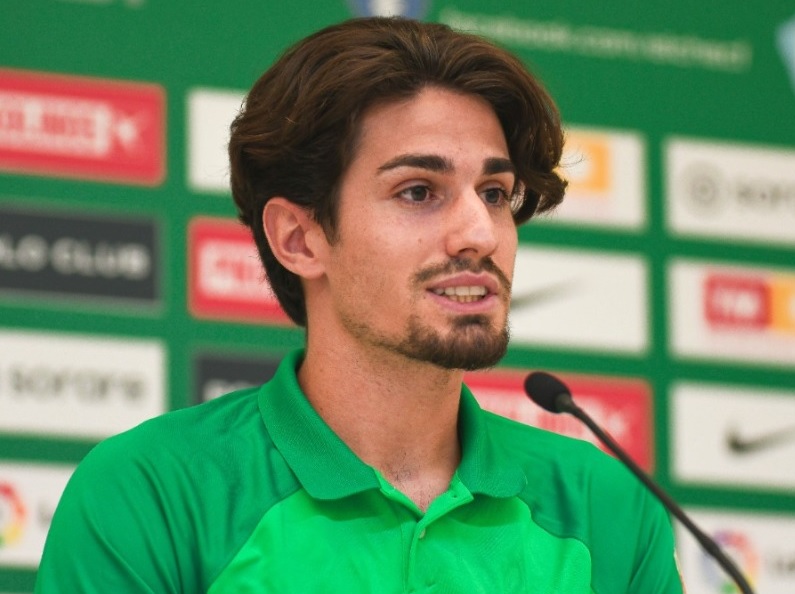 El jugador Álex Collado durante su presentación con el Elche CF / Sonia Arcos - Elche C.F. Oficial