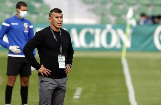 Jorge Almirón dirige al Elche en un partido ante el Cádiz, en la temporada 20-21 / LaLiga Jorge Almirón dirige al Elche en un partido ante el Cádiz, en la temporada 20-21 / LaLiga