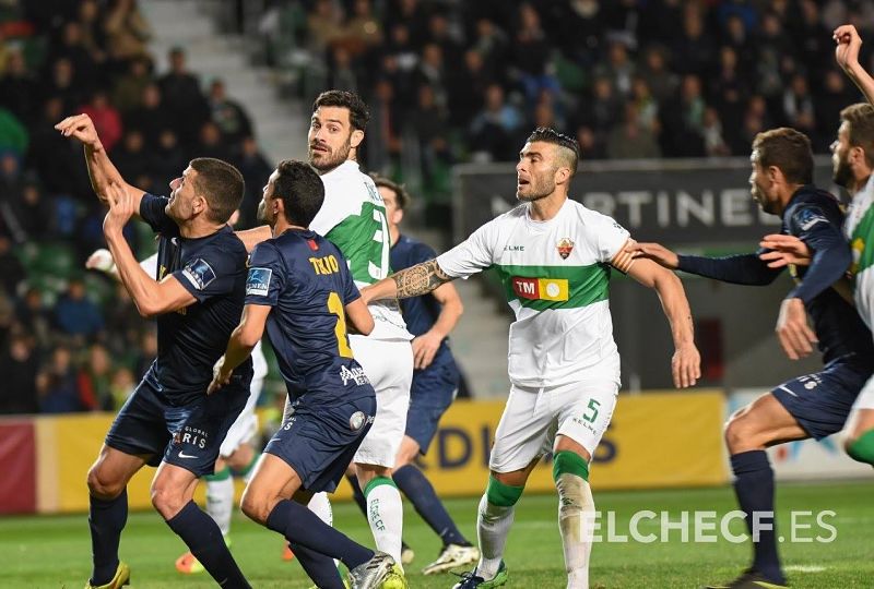 Andrés Túñez y Armando durante un encuentro entre Elche CF y UCAM Murcia / Sonia Arcos - Elche CF