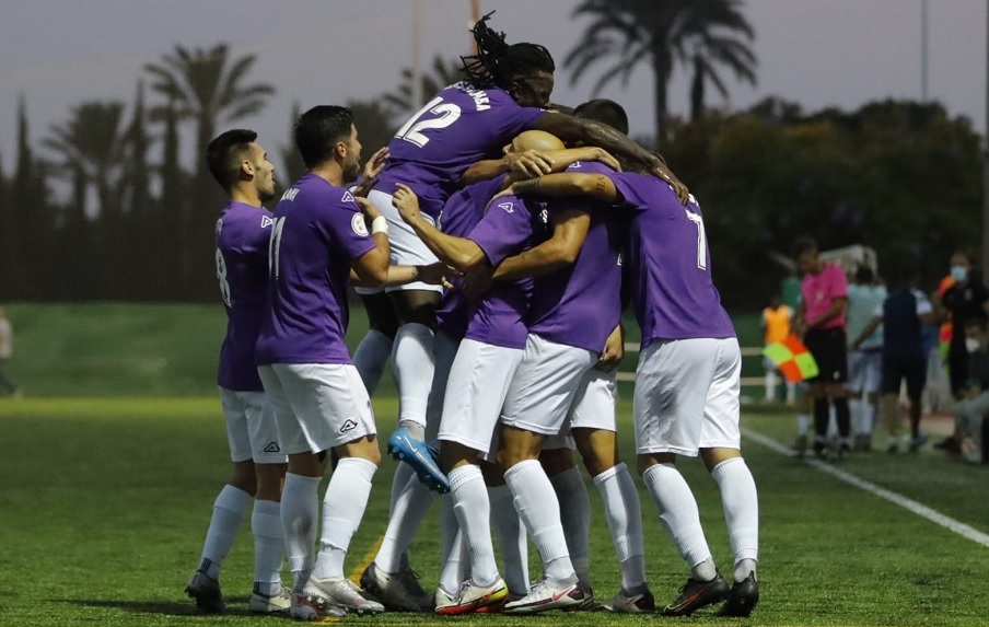 Los jugadores del Athletic Torrellano celebran un gol ante el Villarreal C / Athletic Torrellano