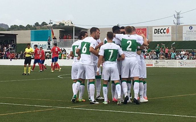 Los jugadores del Elche celebran un gol en el campo del Atlético Saguntino / Elche C.F. Oficial