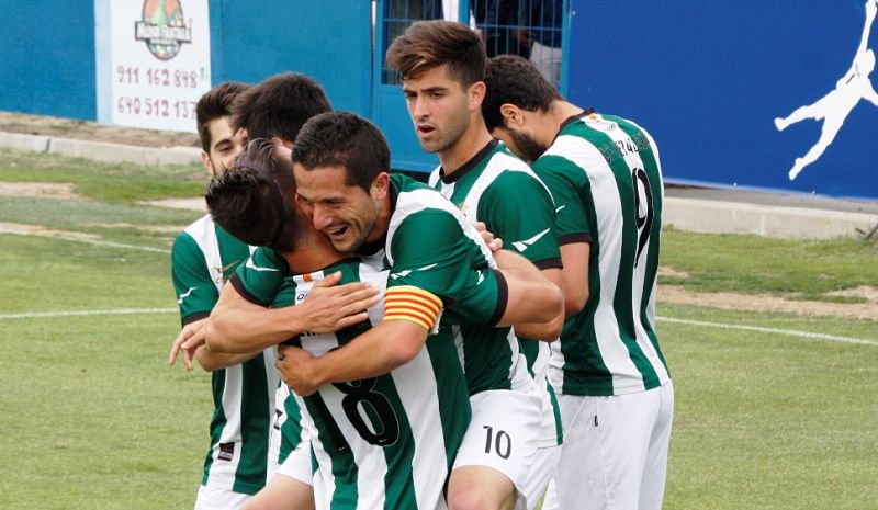 Los jugadores del Atlético Peralada celebran un gol durante el playoff de ascenso