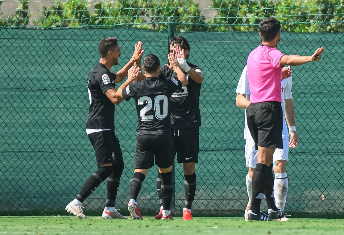 Los jugadores del Elche CF celebran uno de los goles marcados ayer / Sonia Arcos - Elche CF